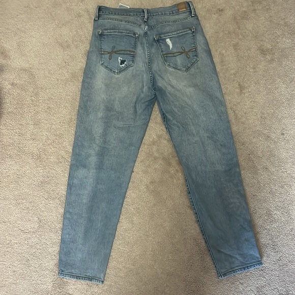 Denizen from Levi’s Women’s Mom Jean Very Distressed Size 7 W28 Zipper fly - Picture 6 of 9